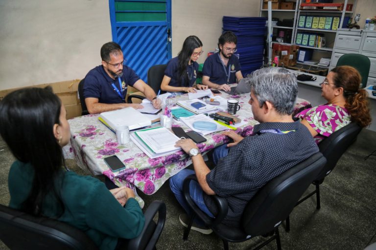 Ação da Blitz TCE-AM garante retorno às aulas de alunos da rede estadual 10