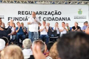 Leia mais sobre o artigo Governo entrega mais de 200 títulos definitivos para moradores do Ouro Verde, zona leste de Manaus