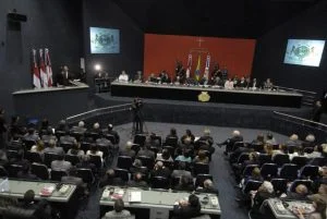 Leia mais sobre o artigo Trabalhos na Ale são interrompidos por falta de deputados e gera revolta