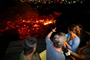 Read more about the article Prefeito visita área atingida por incêndio e anuncia decreto de calamidade pública