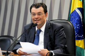 Read more about the article Estadão diz que Eduardo Braga é uma das apostas do MDB para presidência do Senado