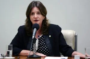 Leia mais sobre o artigo Comissão obriga escolas a disponibilizarem cadeiras de rodas para alunos com deficiência