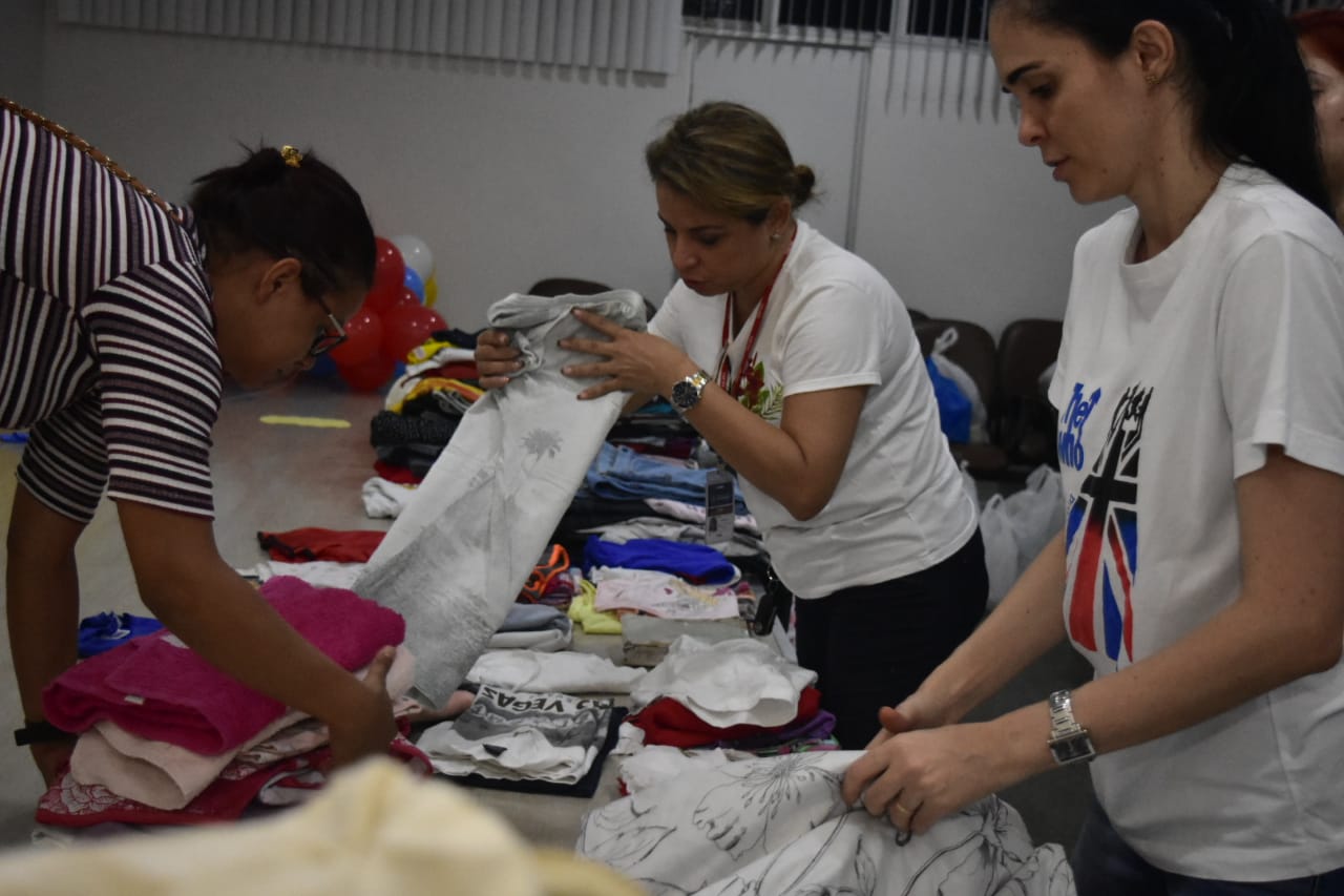 You are currently viewing Governo do Amazonas abre pontos de coleta de doações para vítimas de incêndio no bairro Educandos