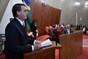 Read more about the article Bolsonaro é diplomado e prega ruptura com a velha política: “Não mais a corrupção”