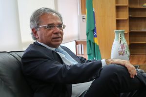 Read more about the article “Trabalhamos a mil para focar Petrobras na extração de petróleo”, diz Paulo Guedes