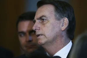 Leia mais sobre o artigo Bolsonaro estuda aumentar validade da CNH de 5 para 10 anos
