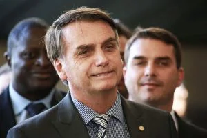 Leia mais sobre o artigo Bolsonaro diz que vai revogar medidas que “só servem para arrecadação”