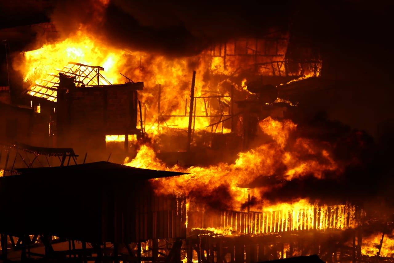 You are currently viewing Cerca de 600 casas foram destruídas por incêndio no Bairro Educandos