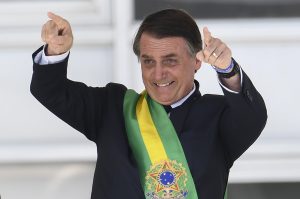 Read more about the article No discurso de posse, Bolsonaro pede apoio para reconstruir o país