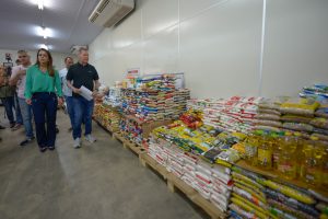 Read more about the article Prefeitura inicia a distribuição de 4 toneladas de alimentos doados no Réveillon às vítimas de incêndio