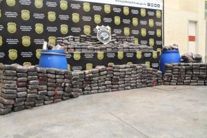 Read more about the article Polícia Civil encontra mais de 600 kg de drogas em embarcação à deriva no AM