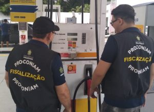 Read more about the article Postos são notificados por prática abusiva em preços de combustíveis em Manaus