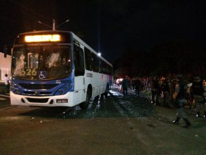 Read more about the article Ônibus invade a contramão, atropela e mata criança de seis anos, em Manaus