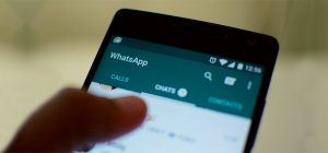 Read more about the article WhatsApp limita reenvios de mensagens a cinco contatos