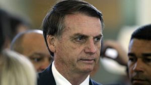 Read more about the article Bolsonaro assina decreto que fixa salário mínimo em R$ 998 em 2019