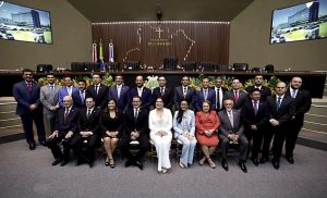 Read more about the article Deputados tomam posse e Josué Neto conquista terceiro mandato na Aleam