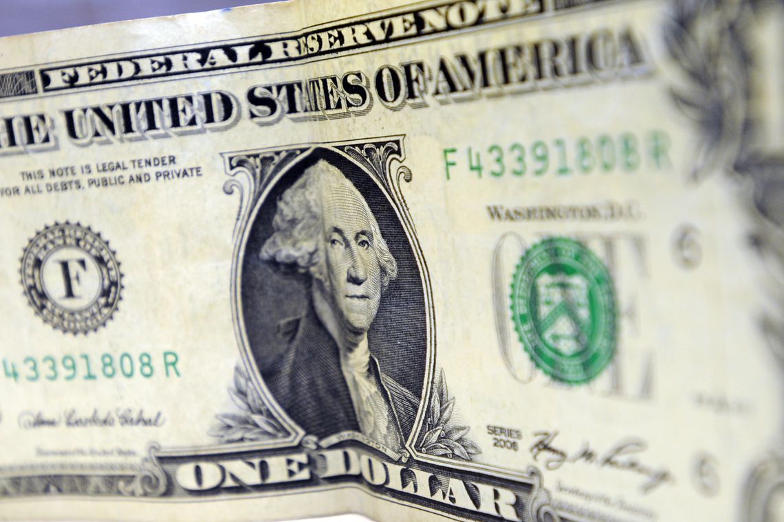 You are currently viewing Bolsa sobe 2,27%, após governo falar em Previdência e dólar cai a R$ 3,74