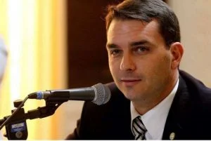 Leia mais sobre o artigo Flávio Bolsonaro propõe maioridade penal de 14 anos para tráfico de drogas e outros crimes