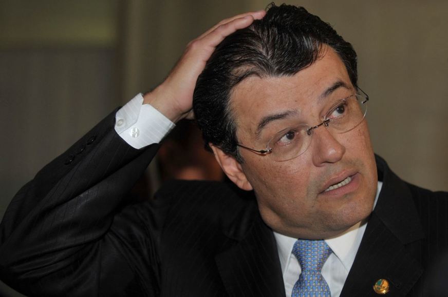 You are currently viewing Justiça cassa pensão vitalícia de Eduardo Braga como ex-governador