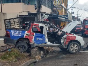 Read more about the article Viatura da PM capota durante perseguição e deixa tenente e cabo feridos, em Manaus