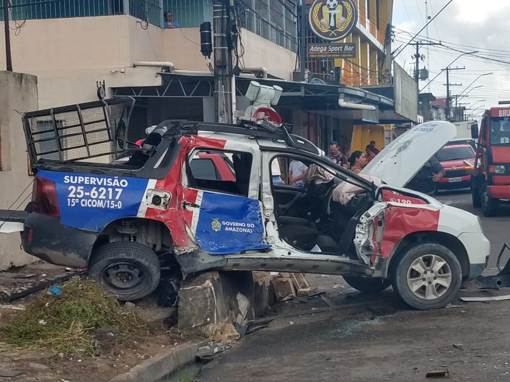 No momento, você está visualizando Viatura da PM capota durante perseguição e deixa tenente e cabo feridos, em Manaus
