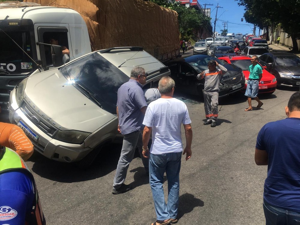 Acidente Grave Entre 11 Veículos Deixa Feridos Na Zona Centro Sul De Manaus