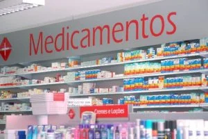 Leia mais sobre o artigo Uso de Ibuprofeno e Cetoprofeno pode agravar a infecção, dizem especialistas