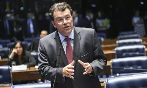 Leia mais sobre o artigo Eduardo critica governo federal: “Desrespeito e acusações infundadas não construirão nada”