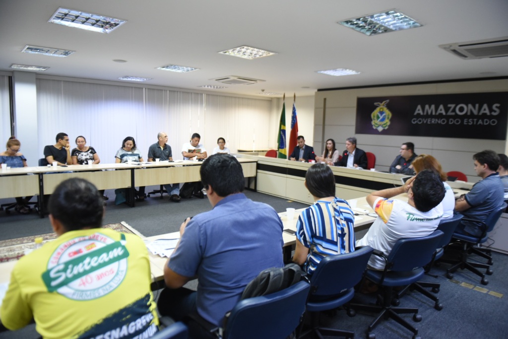 No momento, você está visualizando Governo do AM propõe reposição salarial de 4,73% a profissionais da educação