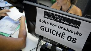 Read more about the article Classificados do Bolsa Pós-Graduação devem entregar documentação a partir desta terça-feira, 21