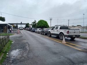 Read more about the article Venezuelanos compram comida no Brasil após reabertura da fronteira