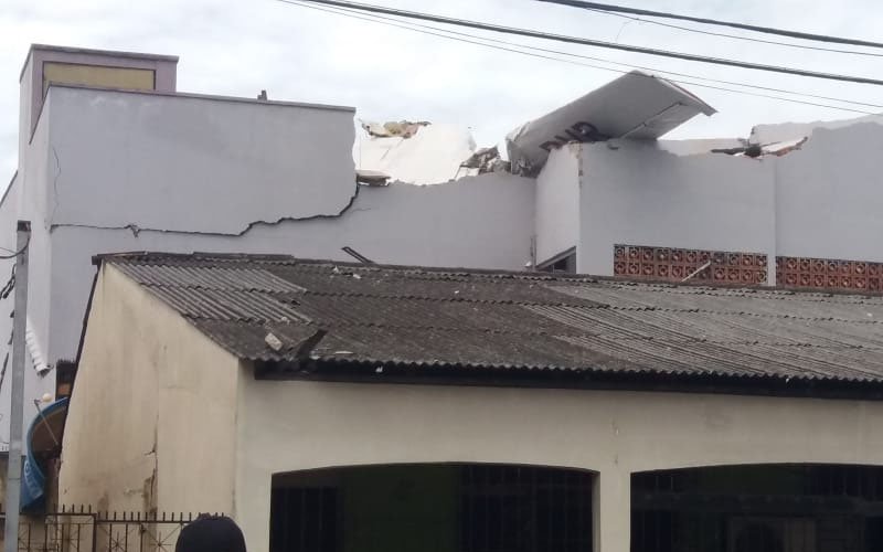 You are currently viewing Avião cai em casa próximo à Almirante Barroso deixa uma pessoa morta e três feridos