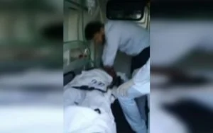 Leia mais sobre o artigo Sem liberação para entrada paciente morre na porta do hospital dentro da ambulância. Veja o vídeo!!