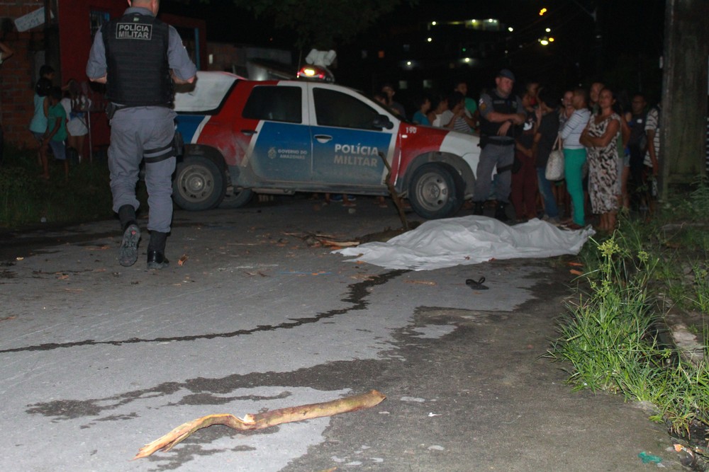 You are currently viewing IMAGENS FORTES: População se revolta e mata suspeito de assalto a pauladas em Manaus