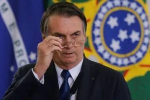 Leia mais sobre o artigo Bolsonaro diz que “ideia do Mais Médicos era formar núcleos de guerrilha”