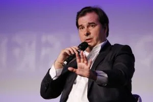 Leia mais sobre o artigo Maia diz que fim da multa por falta de cadeirinha não deve passar na Câmara
