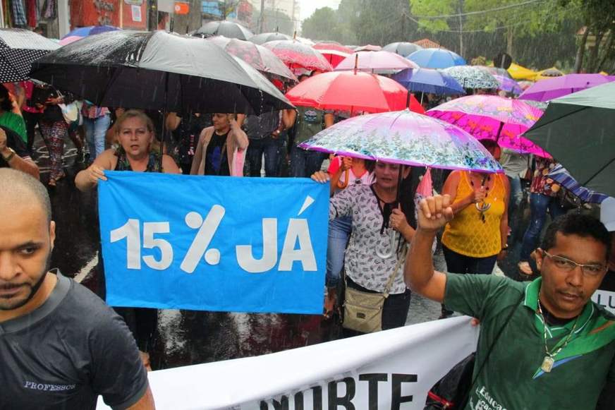 You are currently viewing Professores rejeitam proposta salarial do governo e seguem em greve no AM