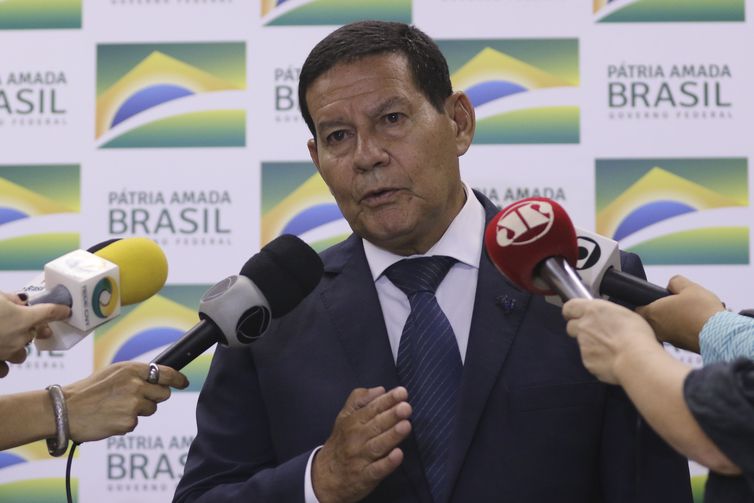 You are currently viewing Em visita oficial à China, Mourão reativa comissão sino-brasileira