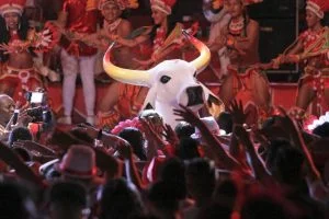 Leia mais sobre o artigo Garantido exalta as mulheres na sua primeira apresentação do Festival Folclórico de Parintins