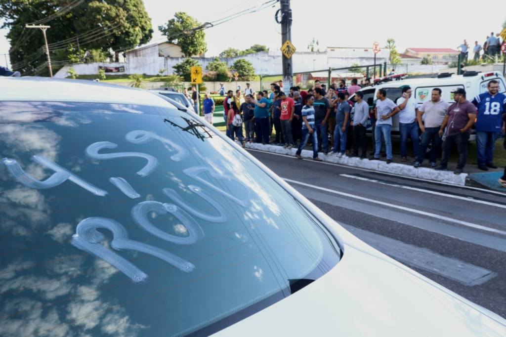 You are currently viewing Motoristas de aplicativo realizam protesto contra preço do combustível, em Manaus