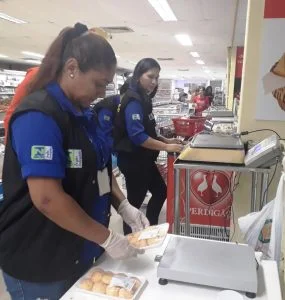 Leia mais sobre o artigo Ipem-AM participa de ação conjunta com Ministério Público Estadual e notifica DB por vender produtos abaixo do peso