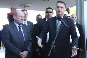 Read more about the article Bolsonaro vai enviar projeto para dar garantia jurídica a policiais