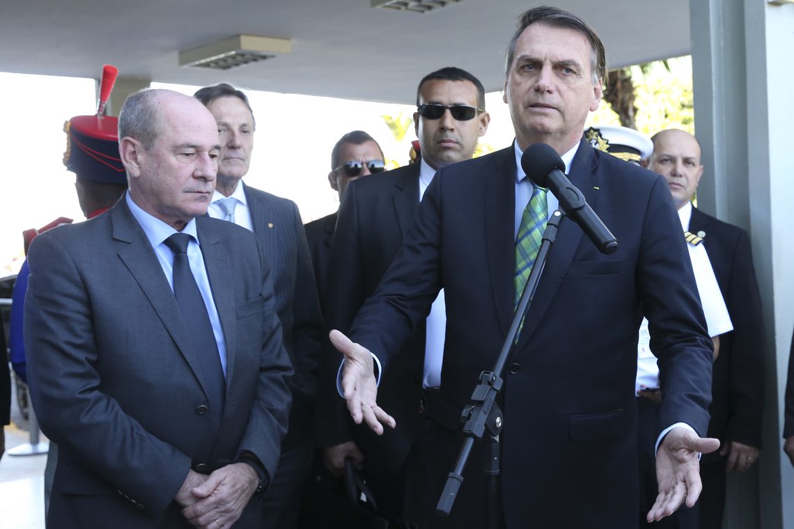 You are currently viewing Bolsonaro vai enviar projeto para dar garantia jurídica a policiais