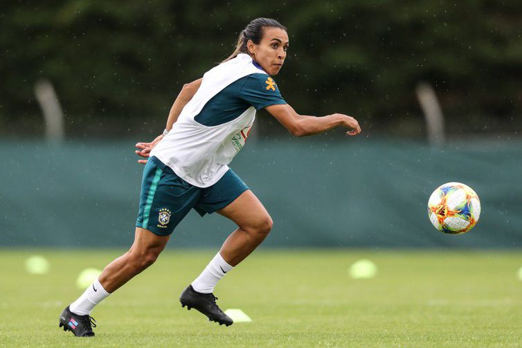 You are currently viewing Após treinar e fazer gols, Marta mostra que está recuperada da lesão muscular