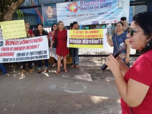 Read more about the article Professores aprovados em concurso protestam em frente à Semed, em Manaus