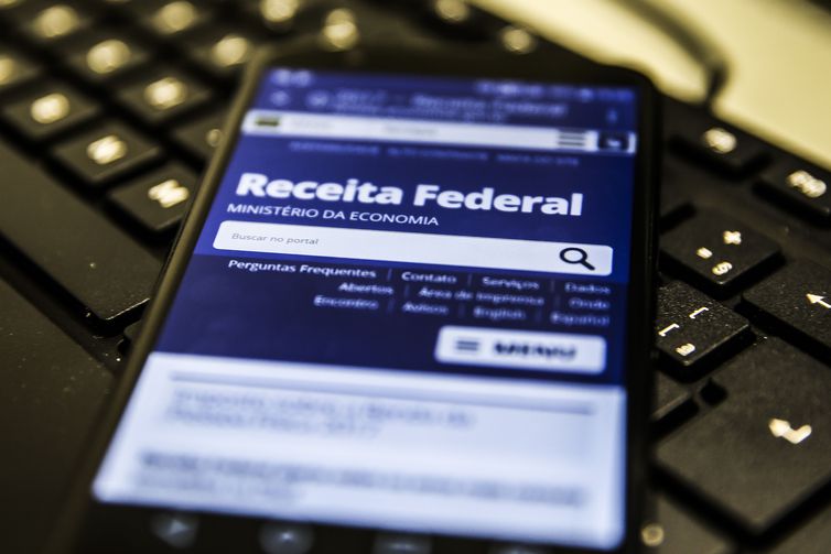 You are currently viewing Receita paga hoje as restituições do 1º lote do Imposto de Renda