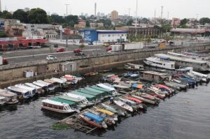 Read more about the article Fugindo da polícia, homem se joga no Rio Negro e morre afogado, em Manaus