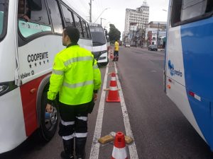 Read more about the article Micro-ônibus irregulares são apreendidos durante blitz realizada no centro de Manaus