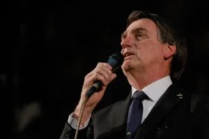 Leia mais sobre o artigo Bolsonaro: invasão de telefone é crime e ponto final