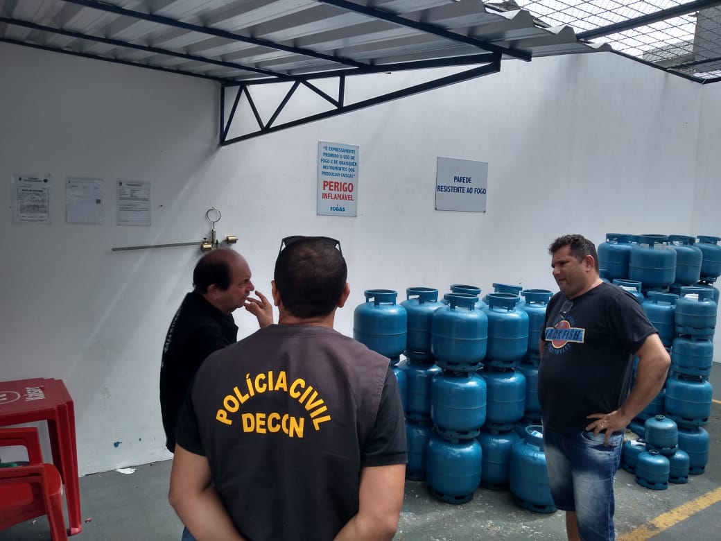 You are currently viewing Operação “Gás Seguro” averigua denúncias de irregularidades em distribuidoras de gás no bairro Centro